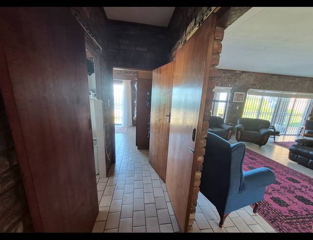5 BEDROOM HOUSE FOR SALE IN DANA BAY